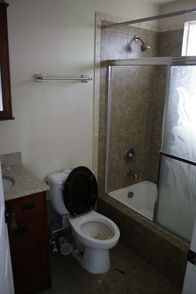 Die Super-Makler - Top oder Flop? – Nicht schön anzuschauen: das Badezimmer in Long Beach, Kalifornien...
