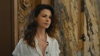 L'Opéra - Dancing in Paris – Die erfahrene Ballerina Louise Laurier (Maud Jurez) soll als prominente Unterstützerin helfen, den Streik weiter voranzubringen. Doch für sie steht viel auf dem Spiel.