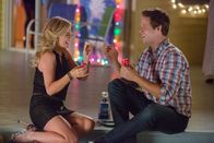 Sisters – Amy Poefler als Maura Ellis und Ike Barinholtz as a James.