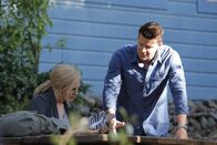 Bones - Die Knochenjägerin – Brennan (Emily Deschanel) und Booth (David Boreanaz) ermitteln auf eigene Faust, um den Mordverdacht gegen die Anthropologin zu entkräften und den wahren Täter zu fassen.