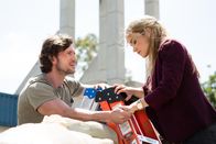 Ocean's Rising – Josh (Jason Tobias) und Pam (Summer Spiro).