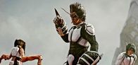 Terra Formars – Shokichi Komachi (Hideaki Ito) auf dem Mars erwartet, ist ein wahrer Albtraum: Die Kakerlaken sind in der Zwischenzeit zu humanoiden Monstern mutiert, die ihren Lebensraum nicht so einfach aufgeben wollen und die Crew sofort angreifen.