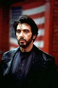 Carlitos Weg – New York, 1975: Der ehemalige Drogenboss Carlito Brigante (Al Pacino) wird dank seines Anwalts David Kleinfeld vorzeitig aus dem Gefängnis entlassen. Er möchte ein neues Leben beginnen und sein Geld auf ehrliche Weise verdienen.