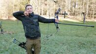 pur+ – Eric Mayer lernt innerhalb eines Tages, mit einem olympischen Compoundbogen zu schießen. Wird er seine Pfeile ins Ziel bringen?