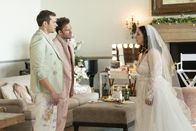 9-1-1 Notruf L.A. – L - R: Oliver Stark als Evan 'Buck' Buckley, Ryan Guzman als Eddie Diaz, Jennifer Love Hewitt als Maddie Buckley