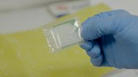 Drug Wars – Koks in der Geburtstagskarte: Die britische Border Force durchsucht Postsendungen nach Drogen.