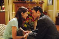 How I Met Your Mother – L-R: Robin (Cobie Smulders), Ted (Josh Radnor)