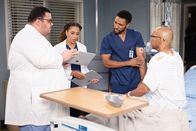 Grey's Anatomy – Grey's Anatomy Staffel 18 Folge 16 Blicke, die Bände sprechen: Zaiver Sinnett als Zander Perez, Kelly McCreary als Dr. Maggie Pierce, Anthony Hill als Dr. Winston Ndugu