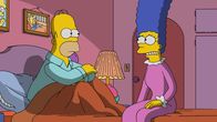 Die Simpsons – Homer, l.); Marge (r.)