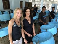 Verrückt nach Meer – Eva Astfalk und Bettina Rohn machen einen Ausflug in Roatan. Sie machen einen Steel Pan Kurs.