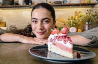 Zu Tisch mit Lucie - Kitchen Hacks – Lucie hat in dieser Sendung eine Eistorte gezaubert – Eis und Baiser – mehr braucht es nicht.