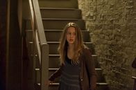 American Horror Story – Nachdem sie die Wahrheit über Tate erfahren hat, ist Violet (Taissa Farmiga) völlig durch den Wind. Wem kann sie noch vertrauen?