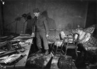 Hitlers letzte Tage. Das Ende im Bunker – Nach Kriegsende besichtigen amerikanische Soldaten im Zentrum Berlins den Bunker der ehemaligen Reichskanzlei. Hier, unter meterdickem Stahlbeton, verbrachten Adolf Hitler und sein Gefolge ihre letzten Tage.