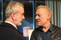 Der Irland-Krimi – Superintendent Kelly (Declan Conlon, li.) und Unterweltboss William Joyce (Dave Duffy) stehen sich gegenüber.