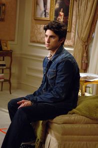 Gilmore Girls – Überraschend taucht Jess (Milo Ventimiglia) bei Rory auf und gibt ihr zu verstehen, dass sie ihr Studium fortsetzen sollte ...