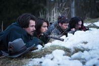Die Musketiere – (v.l.n.r.) Aramis (Santiago Cabrera); D'Artagnan (Luke Pasqualino); Porthos (Howard Charles); Dujon (Joe Wredden)