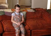 Young Sheldon – Noch ahnt Missy (Raegan Revord) nicht, dass die ungewohnte Kommunikation zwischen Sheldon und Georgie auch Nachteile für sie haben könnte ...