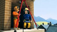Feuerwehrmann Sam – Tom Thomas erklärt Elvis wie er sich beim Abseilen verhalten muss.