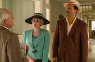 Seebad-Saga – Helene Aurland (Cecilie Stenspil, li.) und Edward Weyse (Jens Jacob Tychsen, re.)
