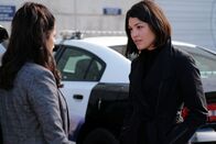 Charmed – Mel Vera (Melonie Diaz, l.); Niko Hamada (Ellen Tamaki, r.)