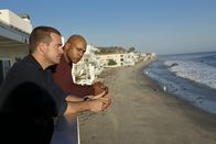 Navy CIS: L.A. – Ein neuer Fall bereitet ihnen Kopfzerbrechen: Callen (Chris O'Donnell, l.) und Hanna (LL Cool J, r.) ...