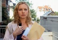 Familie Dr. Kleist – MDR Fernsehen FAMILIE DR. KLEIST III. STAFFEL FOLGE 31, "Bittere Wahrheit" Uhr. Stefanie Holzmann (Susanne Michel) hat das Ergebnis ihres Aids-Tests bekommen.