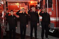 9-1-1 Notruf L.A. – (v.l.n.r.) Howie "Chimney" Han (Kenneth Choi); Eddie Diaz (Ryan Guzman); Bobby Nash (Peter Krause); Henrietta "Hen" Wilson (Aisha Hinds)