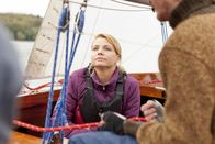 Danni Lowinski – Um die richtige Entscheidung zu treffen, geht Danni (Annette Frier) mit ihren drei Klienten mal eine Runde zum Segeln ...
