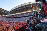 Peter Maffay: We Love Rock 'n' Roll – Mit Vollgas auf Farewell Tour: Peter Maffay verabschiedete sich 2024 nach 55 Jahren Musikkarriere von den großen Live-Auftritten. Das Erste sendet einen Mitschnitt von seinem letzten Konzert im Juli in Leipzig.; ARD/SWR PETER MAFFAY: WE LOVE ROCK'N'ROLL, "Leizig-Live 2024" Uhr im ERSTEN. Mit Vollgas auf Farewell Tour: Peter Maffay verabschiedete sich 2024 nach 55 Jahren Musikkarriere von den großen Live-Auftritten. Das Erste sendet einen Mitschnitt von seinem letzten Konzert im Juli in Leipzig.