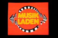 Musikladen – rbb Fernsehen MUSIKLADEN, "Präsentiert von Manfred Sexauer und Uschi Nerke" Uhr. Logo der Sendung.