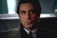 Der Duft der Frauen – Der erblindete Ex-Offizier Frank Slade (Al Pacino) verbirgt die Verbitterung über sein Schicksal hinter permanenter Aggressivität ...