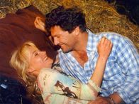 Die Pferdefrau – Auf der Suche nach ihrem Vater und sich selbst fand Christine Grasser (Eva Herzig) unverhofft auch die Liebe zu Markus (Francis Fulton-Smith).
