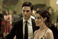 Pathology – Ted (Milo Ventimiglia) und seine Freundin Gwen (Alyssa Milano).