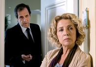 Alles was Recht ist - Sein oder Nichtsein – Lena Kalbach (Michaela May) hat Dr. Kästles (Helmfried von Lüttichau) großes Geheimnis herausgefunden.