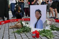 Tatort Dessau - Der Fall Yangjie Li – Es ist der Abend des 11. Mai 2016, als im sachsen-anhaltischen Dessau-Roßlau eine junge Frau spurlos verschwindet. Fall Yangjie Li, eine Austauschstudentin aus der ostchinesischen Provinz Henan, war für ihren Masterabschluss nach Deutschland gekommen.