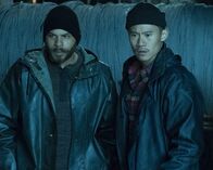 Mysterious Mermaids – Xander McClure (Ian Verdun, l.); Calvin Lee (Curtis Lum, r.)