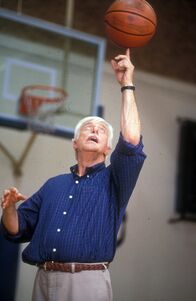 Diagnose: Mord – Dr. Mark Sloan (Dick Van Dyke) versucht sich als Basketballer und zaubert einige tolle Tricks hervor.