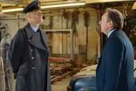 Inspector Barnaby – Group Captain Jeremy Ford (Pip Torrens, l.) zeigt sich über die Fragen von DCI Barnaby (Neil Dudgeon, r.) reichlich ungehalten.