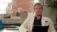 Rote Rosen – ARD ROTE ROSEN FOLGE 4346 Uhr im ERSTEN. Richard (Florian Odendahl) treibt seine Intrige gegen Victoria auf die Spitze: Er engagiert eine Hackerin, die das EmKa-Firmennetz komplett lahmlegt.