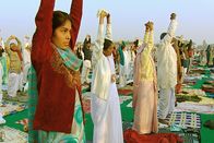 Yoga - Der Atem Indiens – Open Air-Yogakurs in der Stadt, Raipur/Indien