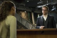 Bull – Nachdem eine der Spiegeljuroren, Laurel Guthrie, von Bull fordert, dafür zu sorgen, dass der Fall ihres Mannes wieder aufgerollt wird, muss sich Danny (Jamie Lee Kirchner, l.) damit auseinandersetzen, ob sie deren Ehemann vielleicht doch zu Unrecht hinter Gittern gebracht hat ...