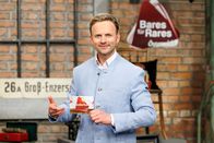 Bares für Rares Österreich – Portrait von Willi Gabalier während ServusTV´s "Bares für Rares Österreich" im "Bares für Rares Österreich Studio" in Wien Floridsdorf, Österreich am 29. Juni 2024.