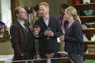 Modern Family – L-R: Sam Turnbull (Bo Foxworth), Mitchell Pritchett (Jesse Tyler Ferguson), Claire Dunphy (Julie Bowen)