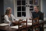 Last Man Standing – Vanessa Baxter (Nancy Travis, l.); Mike Baxter (Tim Allen, r.)