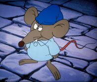 Alice im Wunderland – Die Schlafmaus hat alle Wunderlandbewohner durch Hypnose in tiefen Schlaf versetzt und glaubt nun die Rolle der Herzkönigin übernehmen zu können.