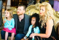 Claws – Kevin Rankin (Bryce), Jenn Lyon (Jennifer).