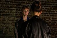 Unit 42 – Thibaut Braxe (Jérémy Gillet) vertraut sich Billie Vebber (Constance Gay) an. Kann sie ihm vertrauen?