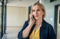 Praxis mit Meerblick – Nora (Tanja Wedhorn) muss im Privatleben einiges wegstecken.