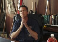 Scrubs - Die Anfänger – Während seiner Abwesenheit besetzt der Hausmeister (Neil Flynn) Kelsos Büro und gründet auch noch den "Brain Trust"-Club ...