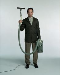 Monk – Monk (Tony Shalhoub) findet ziemlich schnell heraus, dass alle elf Opfer Geschworene in ein und demselben Schadenersatzprozess waren.